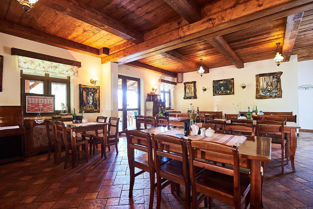 치스나 Karczma Brzeziniak B&B 외부 사진
